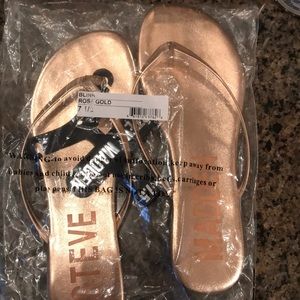 Steve Madden Flip flops
